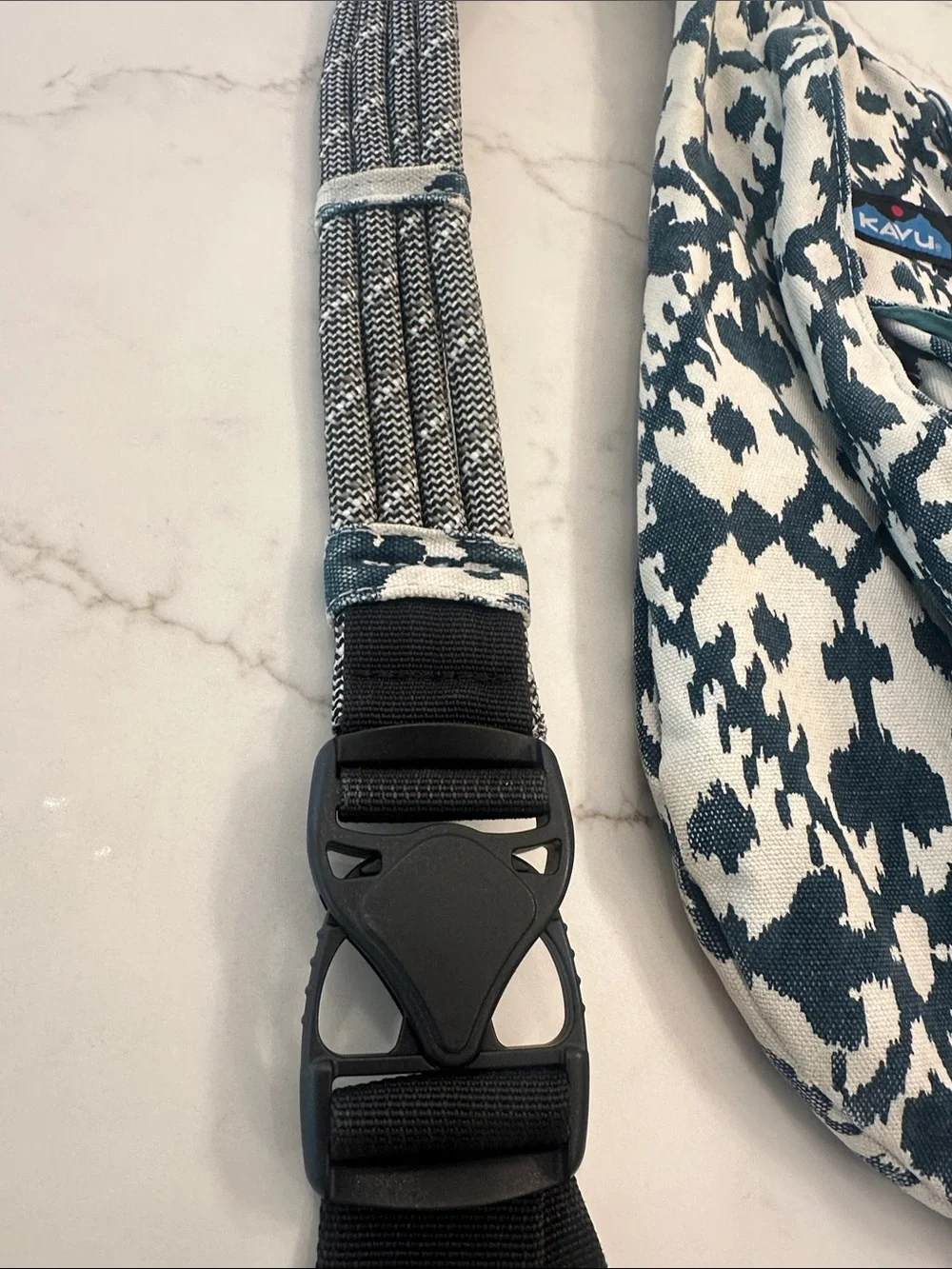 KAVU Rope Original Sling Bag Cream & Teal Print Backpack Crossbody Pockets